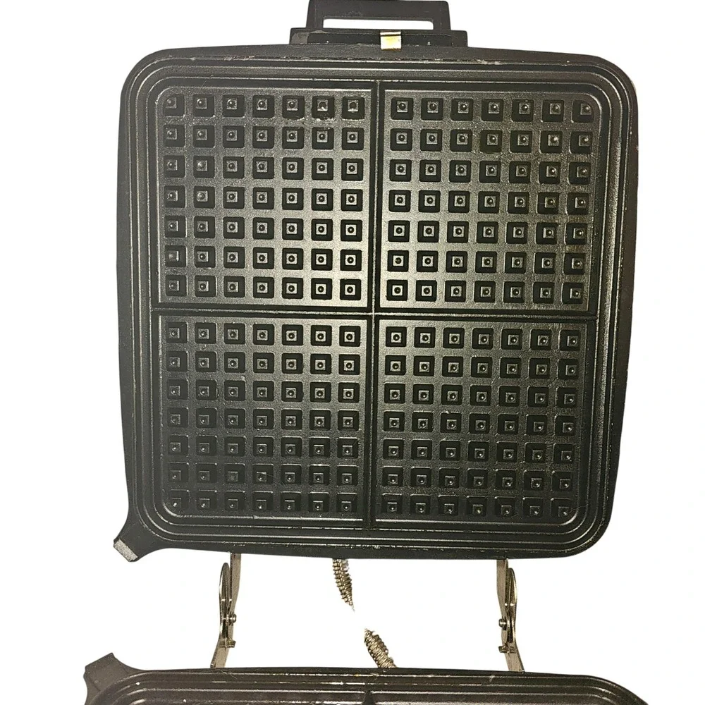 Toastmaster 269C‎ Waffle Baker Square 4-Slice Stainless Steel Adjustable 1400W
